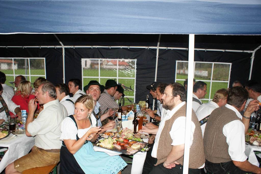 Dirndl &amp; Lederhosenturnier